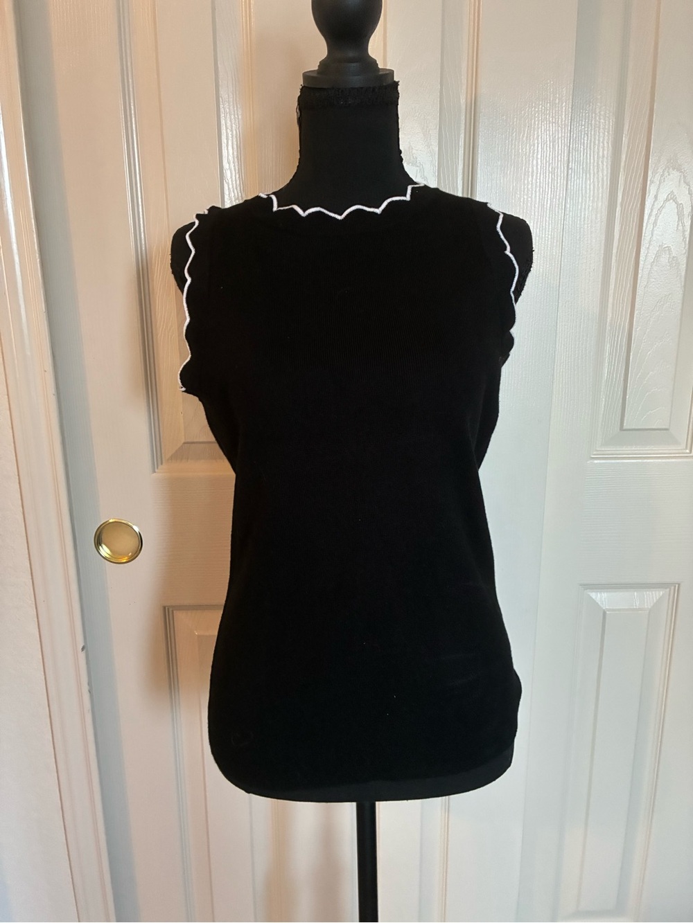 Cable & Gauge Black Sleeveless Knit Tank with White Scallop Trim